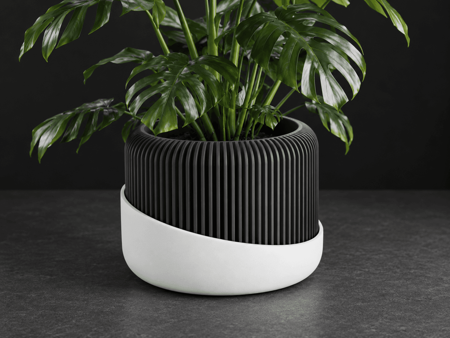 Ribbed planter with tray