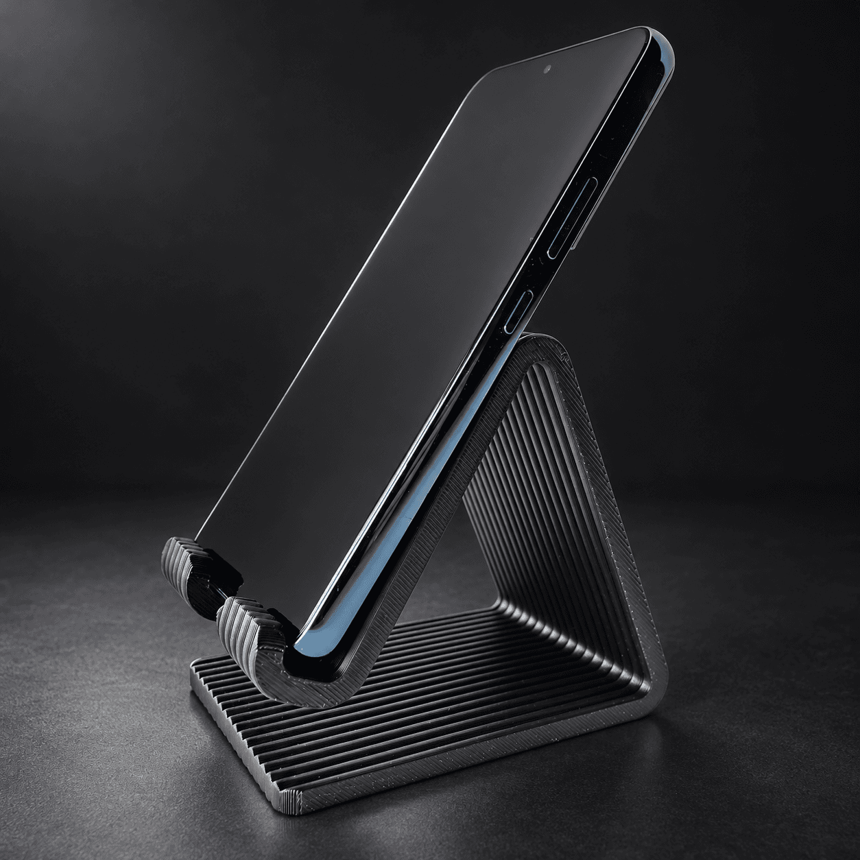 Ribbed phone stand